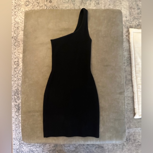 Aritzia One Shoulder Black Mini Dress - Picture 5 of 6
